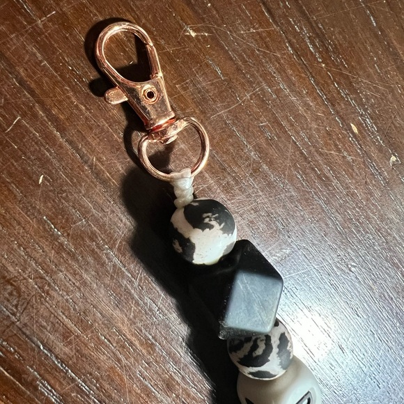 Handmade “Boy Mom” Keychain ✨ - Picture 2 of 2